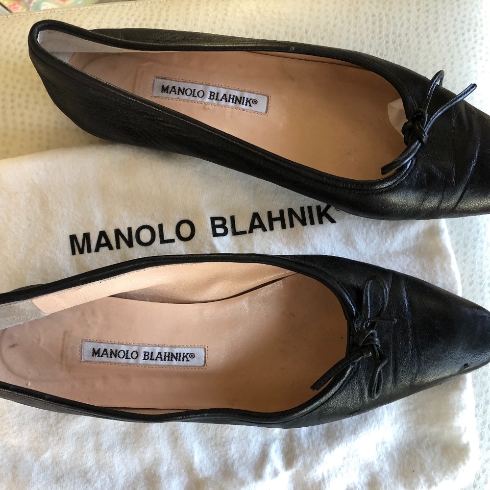 Manolo Blahnik ballet flats, black.